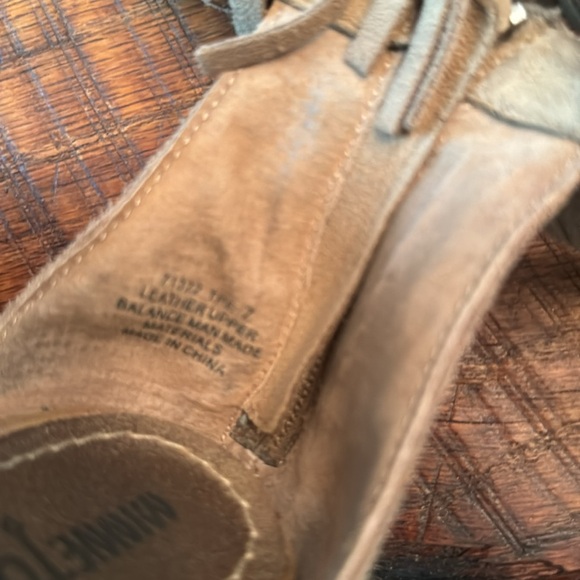 Cute fringe Minnetonka fringe wedge cork sandals. Size 7 - Picture 10 of 10